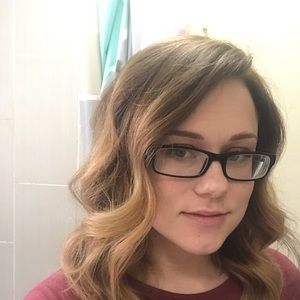 Meet your Posher, Alicia